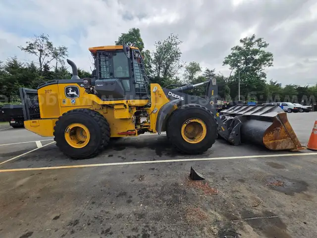 2020 John Deere 644L Large Loader