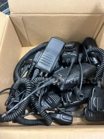 KENWOOD PORTABLE RADIOS   1 LOT