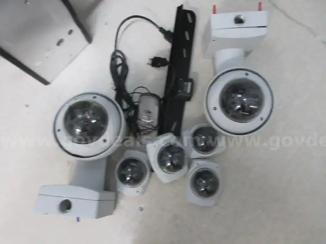 SURVELLIANCE CAMERAS   1 LOT