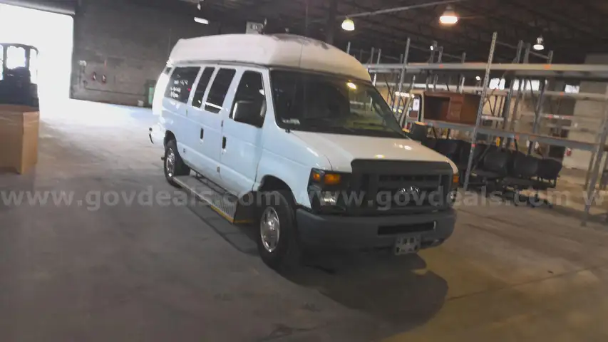 2013 FORD E250 CARGO VAN