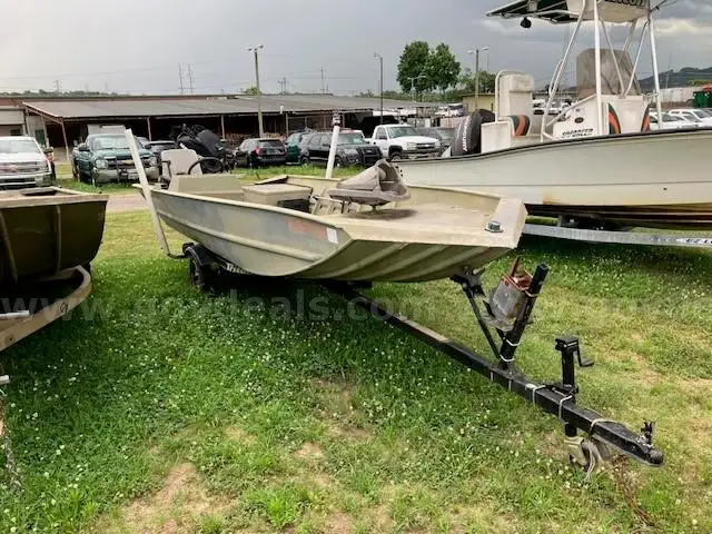 TRACKER 1648 JON BOAT