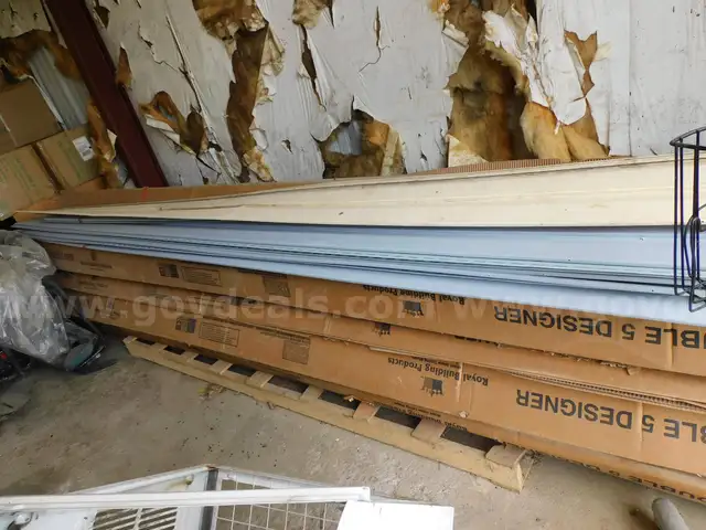 SIDING   3 1/2 BOXES