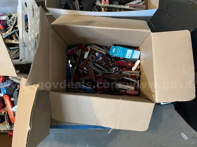 SWISS ARMY KNIVES APPX 25 LBS