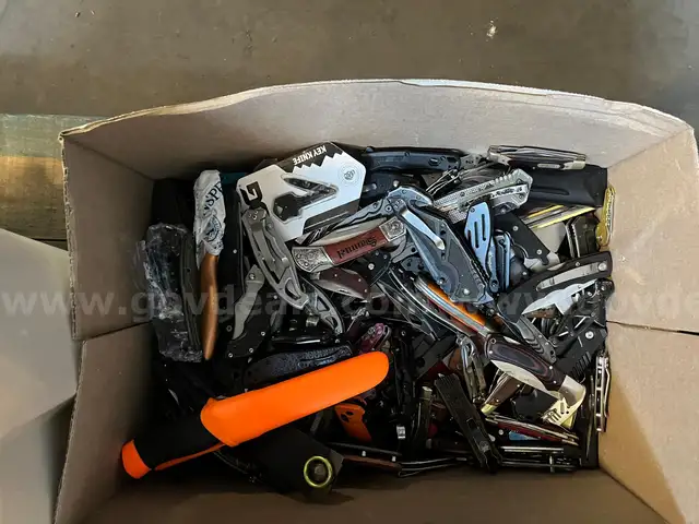 Pocket Knives 40 pounds