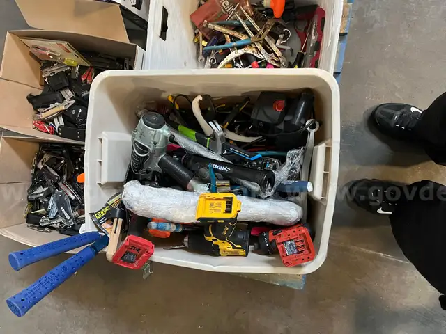 MISC TOOLS APPX 100 LBS