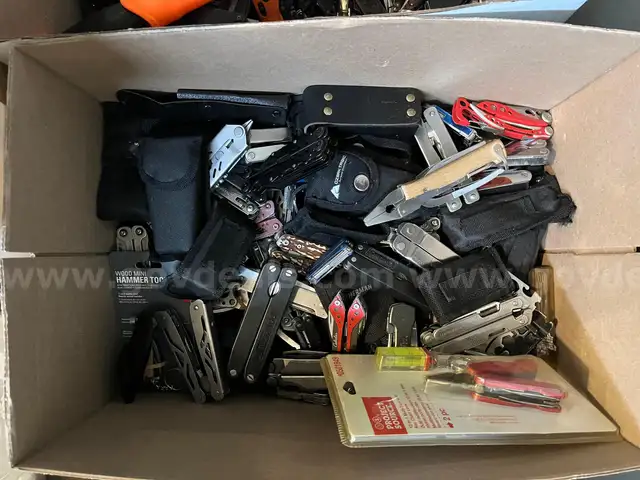 MULTI-TOOLS APPROX 40 LBS
