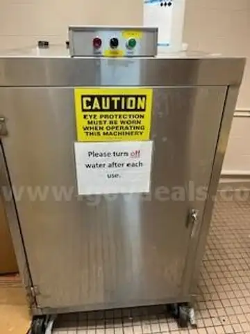 TENNANT 17 WHEELCHAIR WASHER
