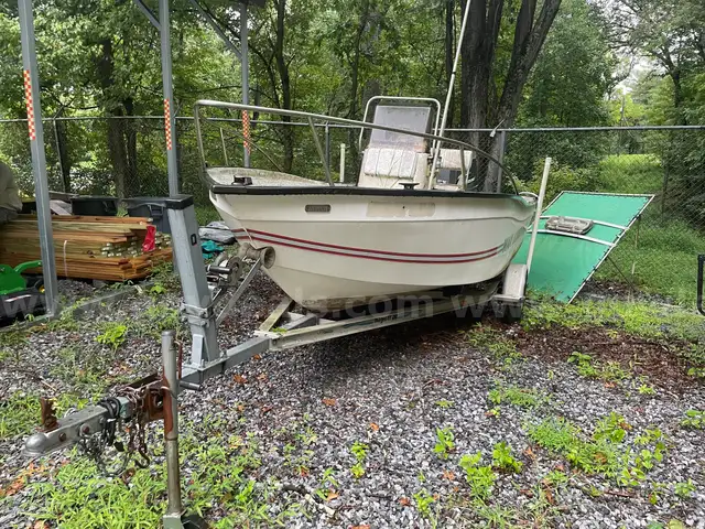 KEY LARGO 166 C/C BOAT W/MOTOR AND TRAILER