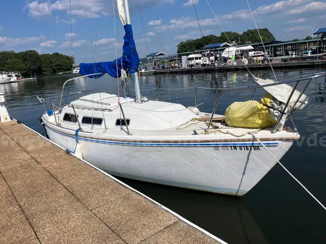 CATALINA 25 SAILBOAT
