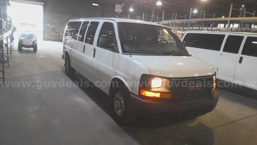 2015 GMC Savana 3500 EXTENDED PASSENGER VAN