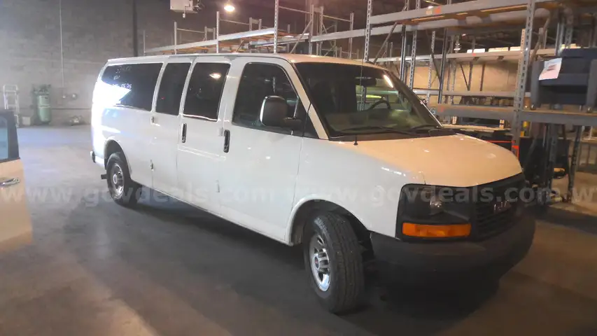 2015 GMC Savana 3500 EXTENDED PASSENGER VAN
