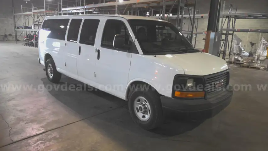 2015 GMC Savana 3500 EXTENDED PASSENGER VAN