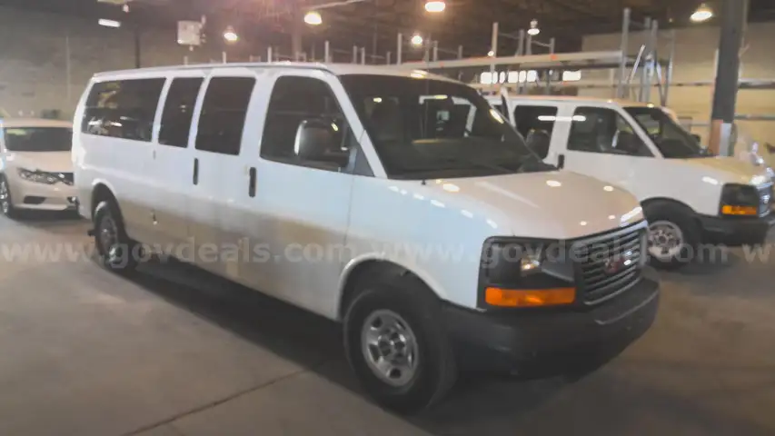 2015 GMC Savana 3500 EXTENDED PASSENGER VAN