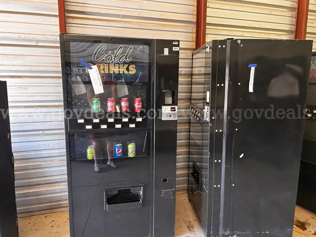 VENDING MACHINES   (1 LOT)