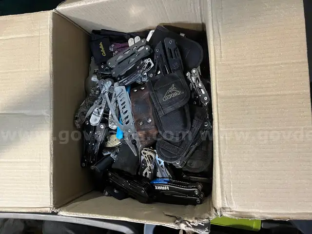 MULTI TOOLS APPX 60 LBS