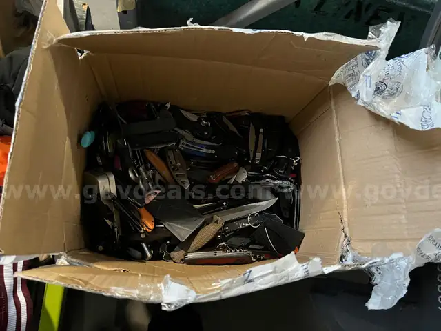 Pocket Knives 35 pounds