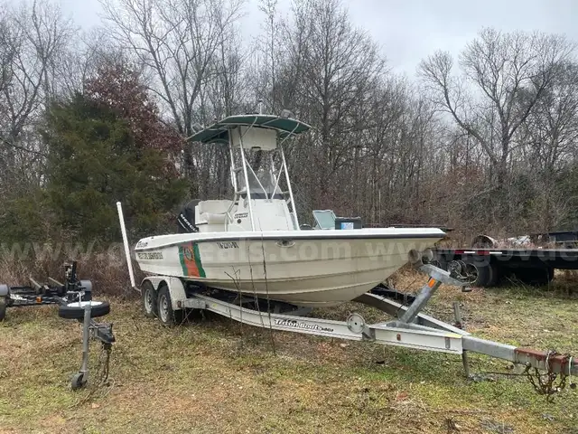 2005 TRITON 19' LTS W/ MOTOR AND TRAILER