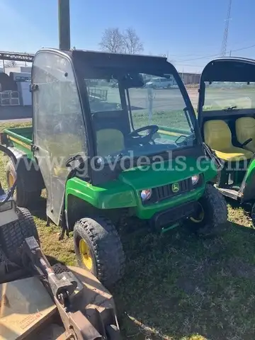 2017 JOHN DEERE GATOR