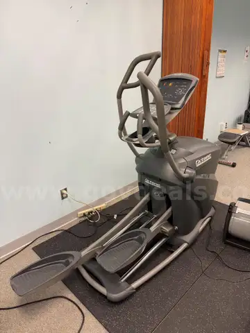 Used Octane Fitness Q37e Elliptical