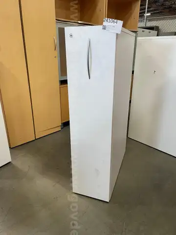 STORAGE CABINET: COMPACT, BRIGHT WHITE W/ PULLOUT DOOR