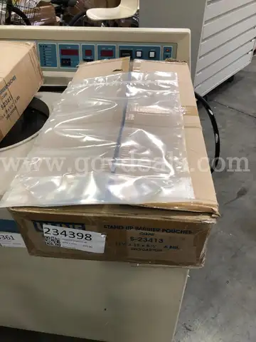 POUCHES: STAND UP BARRIER, CLEAR