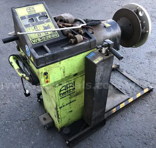 WHEEL/ TIRE BALANCE UNIT