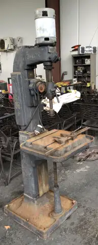 DRILL PRESS: FLOOR MODEL