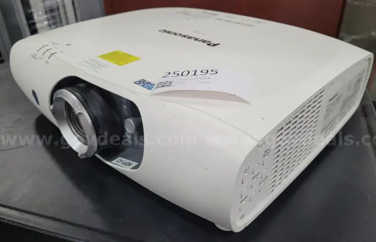 PROJECTOR: DLP W/ HDMI