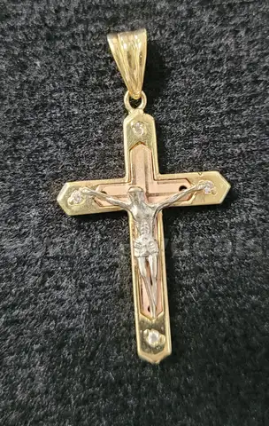 JEWELRY: 14K, RELIGIOUS PENDANT