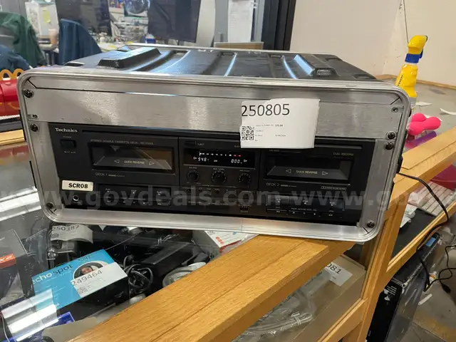 CASSETTE PLAYER: STEREO DOUBLE DECK