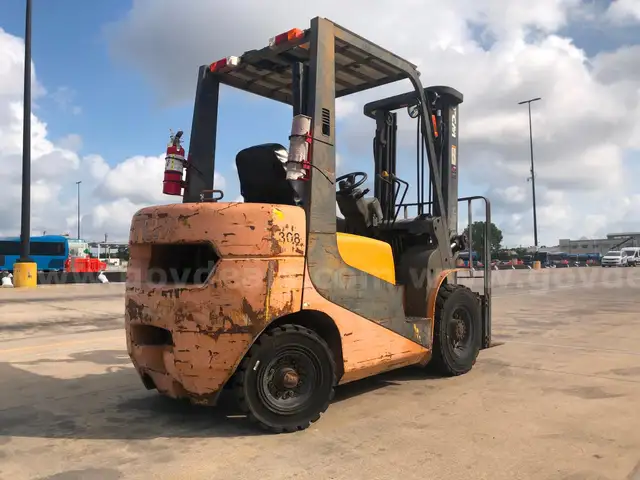 Forklift  (Unit-308) 2007 TCM Model FD25T7  Diesel, Starts with a boost