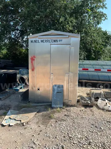 No Reserve: Railroad Equipment Bungalow #4 (McNiel) Damaged, Could be repaired