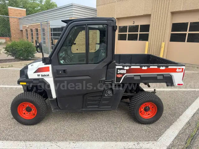 2015 Bobcat 3400 w/Dump Bed &#x26; Trailer Hitch