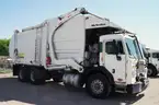 2015 Peterbilt 320