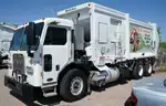 2015 Peterbilt 320