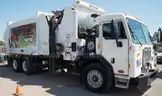 2015 Peterbilt 320
