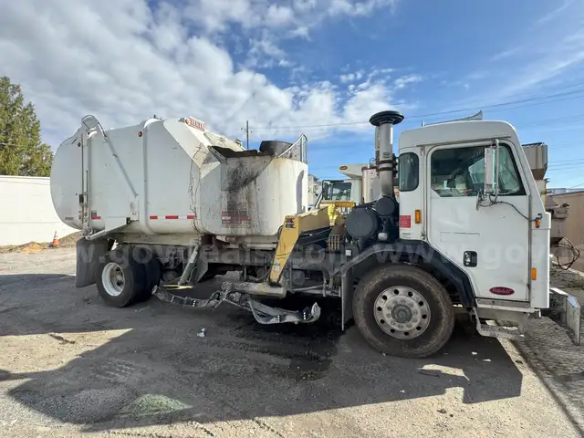 2018 Peterbilt COE 320 Garbage Truck