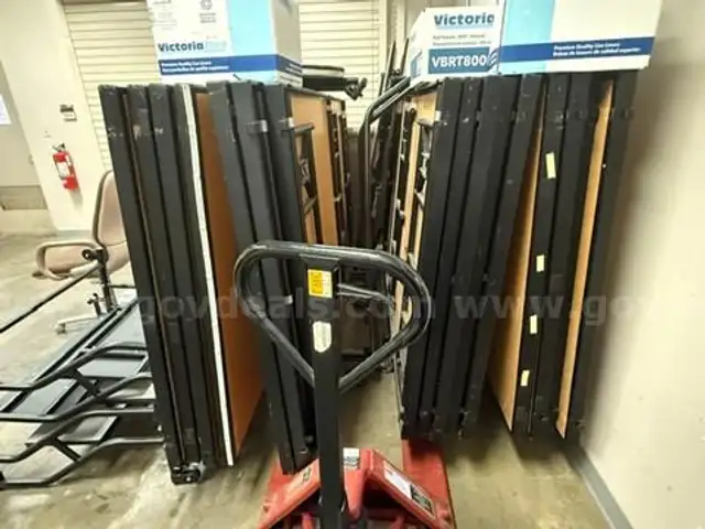 Lot of 16 stages and 1 set of stairs