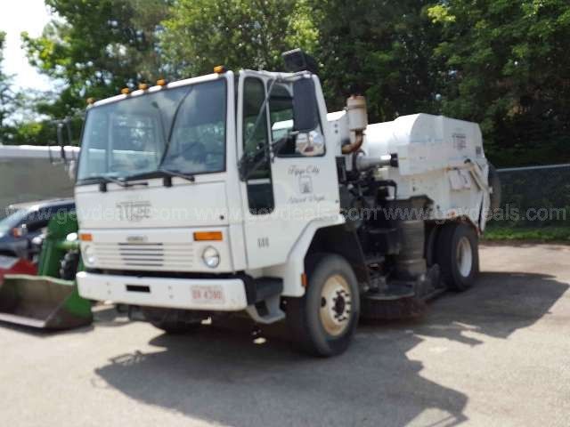 1999 Freightliner FC70 Cargo/Street Sweeper | GovDeals