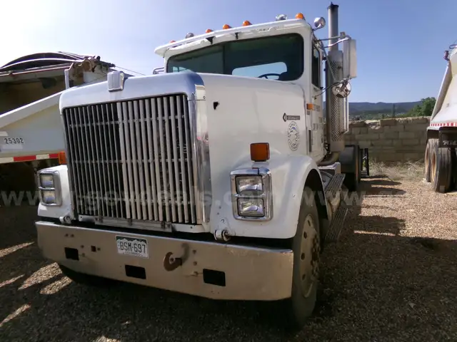 1996 INTERNATIONAL 9300 6X4