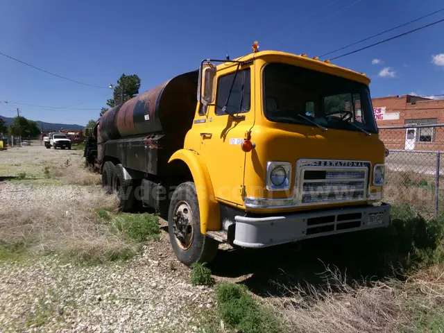 1979 INTERNATIONAL CARGOSTAR 1810 BLACK TOPPER