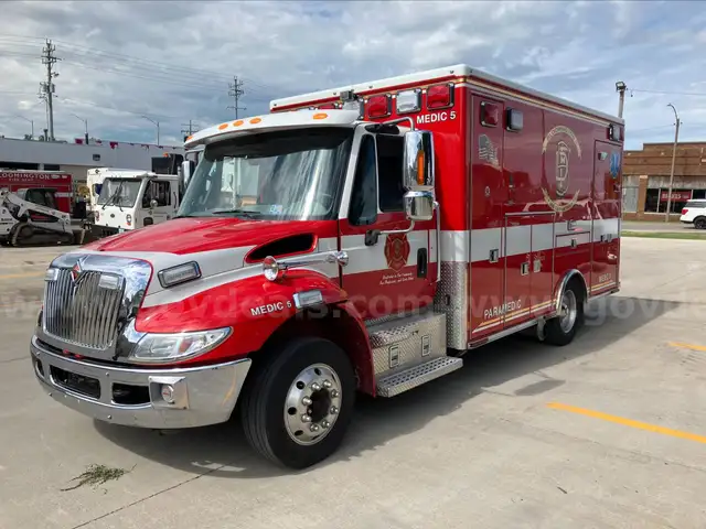 2013 International 4300 LP