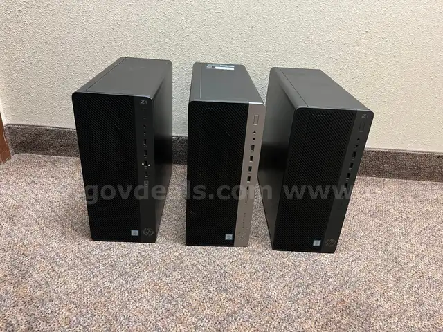 Lot of 3 desktop computers