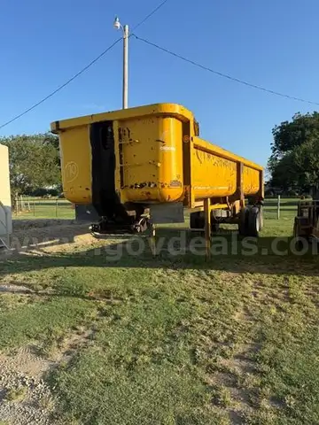 1983 Cherokee 30ft End Dump Trailer
