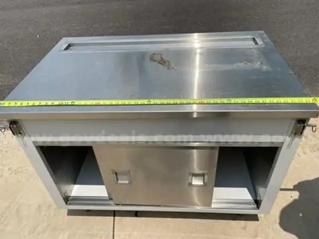 SecoSelect Solid Top Serving Counter