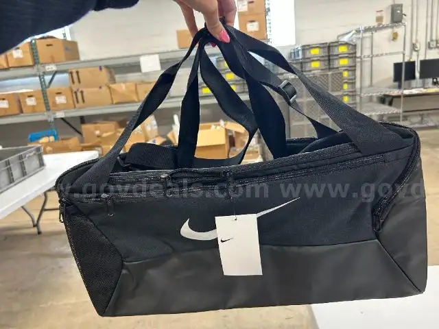 Nike duffle bag (North American Bidders Only)