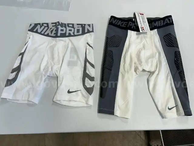 Lot of 2 Nike Men&#x27;s Compression shorts - size Medium
