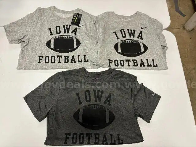3 Iowa Nike Athletic Football T-shirt size Small