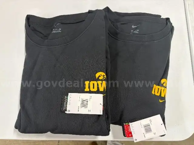 Lot of 2 Men&#x2019;s Iowa Hawkeyes Nike Crewneck Sweatshirt size 4XL