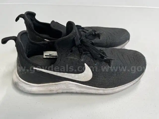 Pair of Used Men&#x2019;s Nike Shoes, Size 11 (North American Bidders Only)